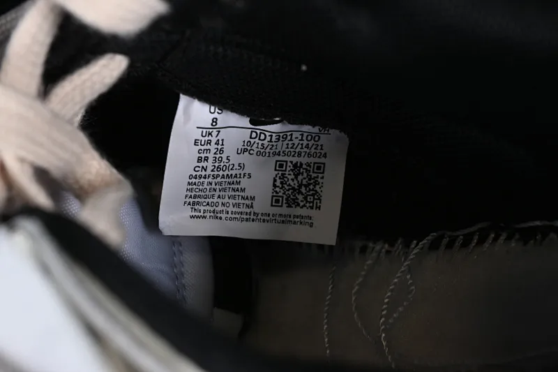 All Categories Nk SB Dunk Series Nk SB Dunk Low Low-top sneakers Nk Dunk Low Retro Panda Prank Space Exploration Star Trek Customized version of deconstructed straps retro distressed Panda low-top sneakers DD1391-100
